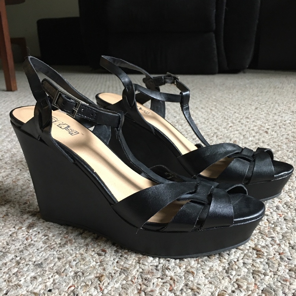 Brash Black Wedges